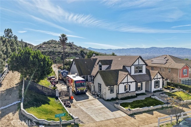 Detail Gallery Image 3 of 29 For 160 Friesian, Norco,  CA 92860 - 5 Beds | 3/1 Baths