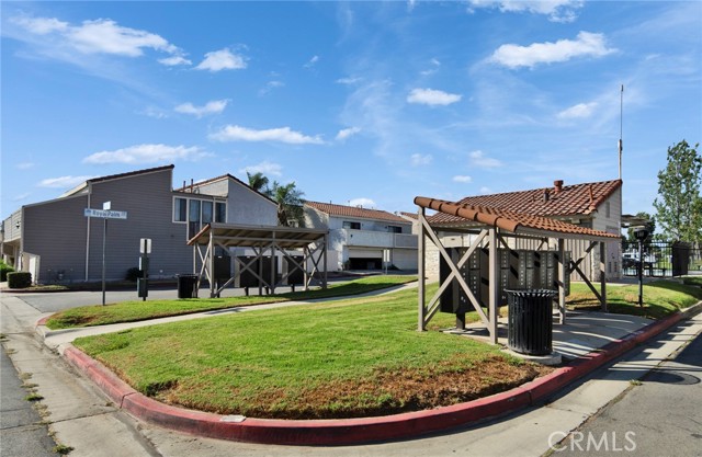 12951 Royal Palm Cir, Chino CA: https://media.crmls.org/medias/365bbf3a-f619-4ae5-a3b3-48ea707db233.jpg