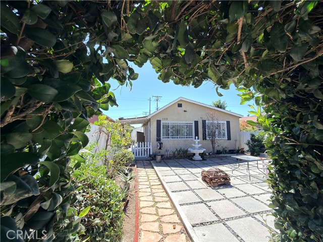 Detail Gallery Image 2 of 49 For 1318 E 100th St, Los Angeles,  CA 90002 - 3 Beds | 2 Baths