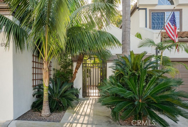 Detail Gallery Image 2 of 30 For 2682 Pala Mesa Ct, Costa Mesa,  CA 92627 - 3 Beds | 2/1 Baths