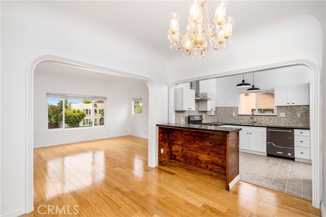 1229 S Longwood Avenue, Los Angeles CA: https://media.crmls.org/medias/365d7a3d-6927-4dc3-9b63-b697c35ba28f.jpg