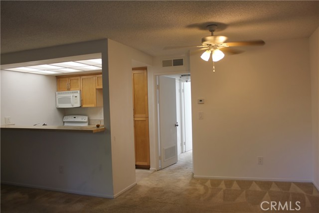 Detail Gallery Image 20 of 24 For 7304 Corbin Ave #F,  Reseda,  CA 91335 - 1 Beds | 1 Baths