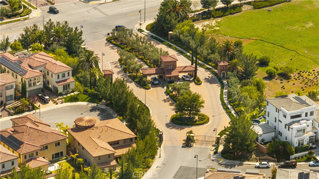 https://media.crmls.org/medias/365dfa24-2544-4f9b-8058-656106b2ef6b.jpg?preset=X-Large
