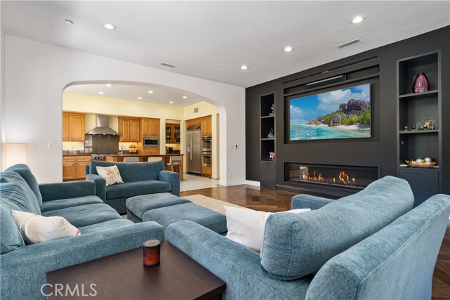 Detail Gallery Image 10 of 41 For 5492 Calarosa Ranch, Camarillo,  CA 93012 - 5 Beds | 5/1 Baths