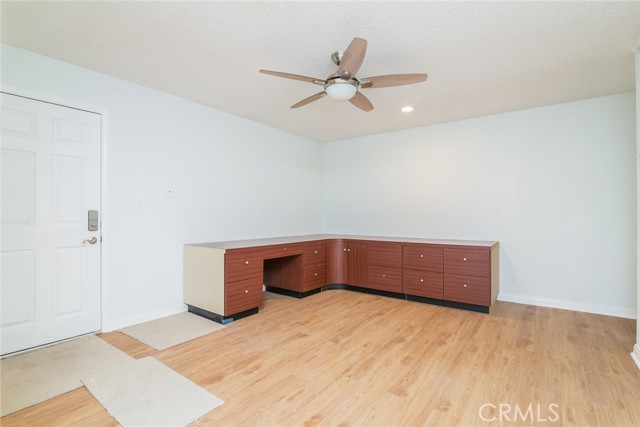 5711 Owensmouth Avenue, Woodland Hills CA: https://media.crmls.org/medias/365f2963-ee36-428c-bb2d-ee1cd183c9a4.jpg