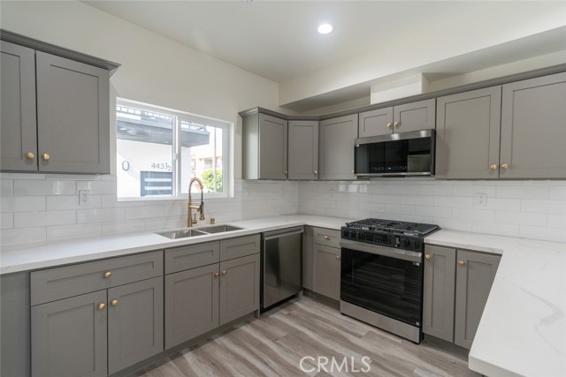 Detail Gallery Image 23 of 39 For 443 1/2 N Harvard Bld, Los Angeles,  CA 90004 - 4 Beds | 4 Baths