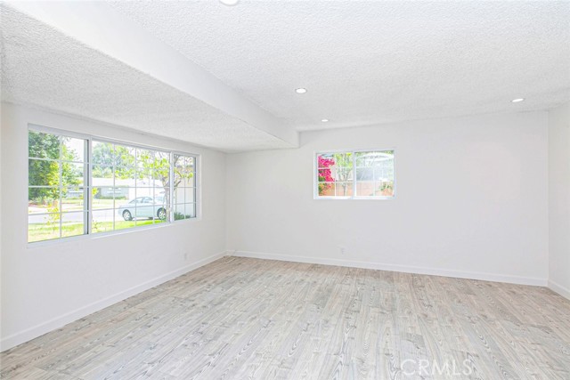 22504 Hartland St, West Hills CA: https://media.crmls.org/medias/365fcc89-c6f0-447d-bc86-a8349ce874bd.jpg