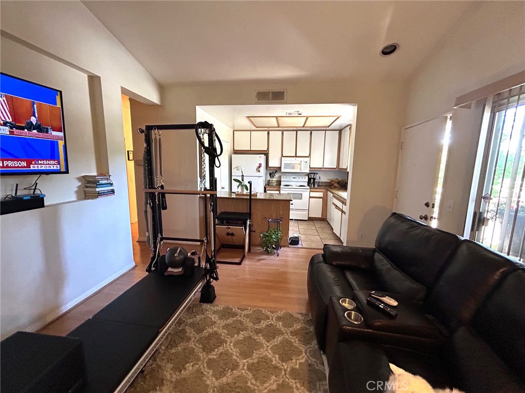 MLS #OC25165777 image #5