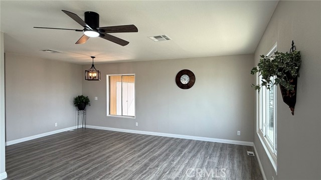 Detail Gallery Image 5 of 31 For 10079 Chisholm Trl, Cherry Valley,  CA 92223 - 2 Beds | 2 Baths
