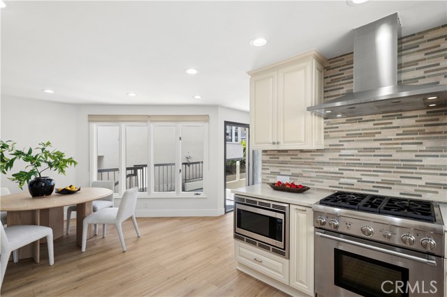 Detail Gallery Image 8 of 20 For 708 Iris Ave a,  Corona Del Mar,  CA 92625 - 3 Beds | 3 Baths