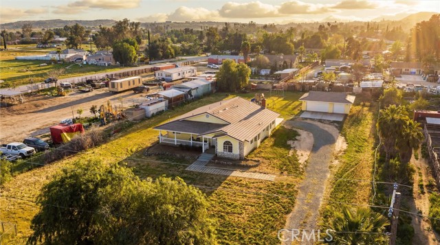 Detail Gallery Image 3 of 67 For 21725 Pinewood, Perris,  CA 92570 - 4 Beds | 3 Baths