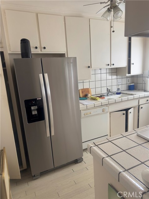 Detail Gallery Image 3 of 9 For 3749 Lockland Dr #B,  Los Angeles,  CA 90008 - 1 Beds | 1 Baths