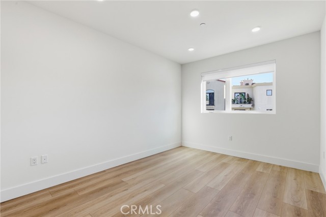 Detail Gallery Image 6 of 13 For 12078 Guerin St #207,  Studio City,  CA 91604 - 3 Beds | 2 Baths