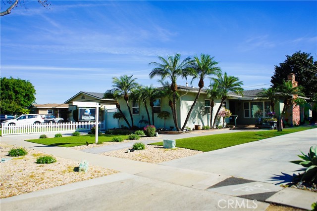 Detail Gallery Image 2 of 65 For 2019 Valencia, Santa Ana,  CA 92706 - 4 Beds | 2 Baths