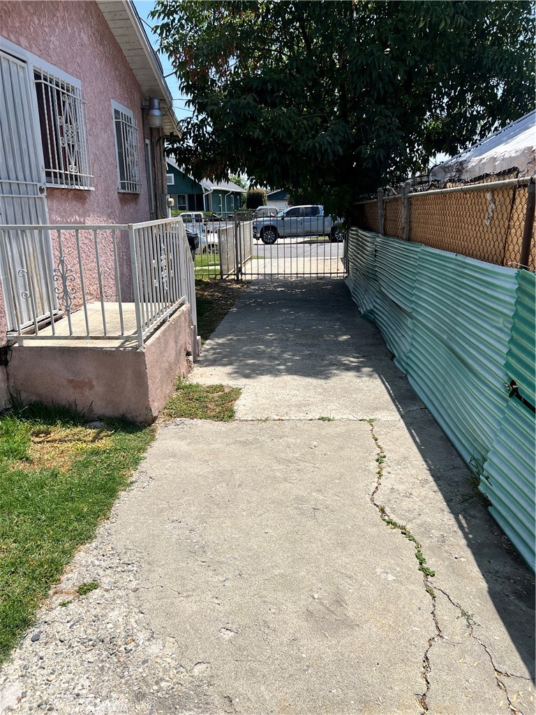 https://media.crmls.org/medias/3665f3ff-aedf-448f-8113-290ec27c6c29.jpg?preset=X-Large