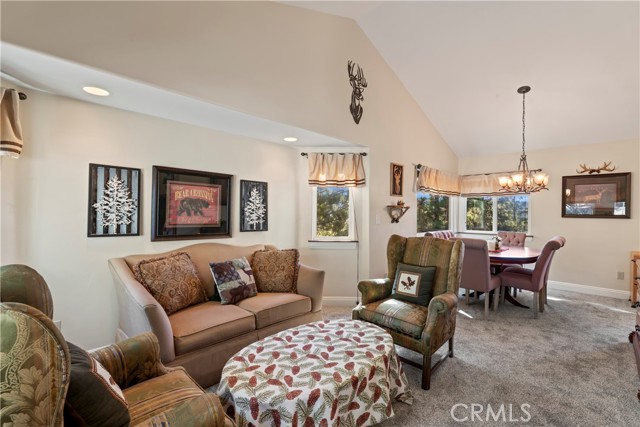 Detail Gallery Image 3 of 37 For 26520 Walnut Hills Dr, Lake Arrowhead,  CA 92391 - 3 Beds | 2/1 Baths