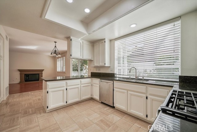 Detail Gallery Image 6 of 21 For 12 Adelante, Irvine,  CA 92614 - 3 Beds | 2/1 Baths