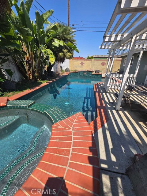 Detail Gallery Image 6 of 11 For 6971 Dresden Cir, Huntington Beach,  CA 92647 - 3 Beds | 2 Baths