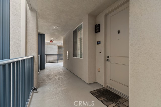 300 E 4th Street, Long Beach CA: https://media.crmls.org/medias/3667bc91-aff0-4669-8ffe-d37994179f96.jpg