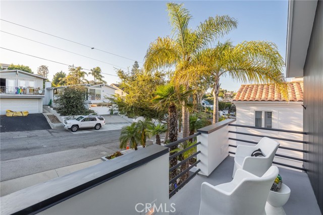 2704 Laurel Avenue, Manhattan Beach, California 90266, 4 Bedrooms Bedrooms, ,4 BathroomsBathrooms,Residential,Sold,Laurel,SB22216035