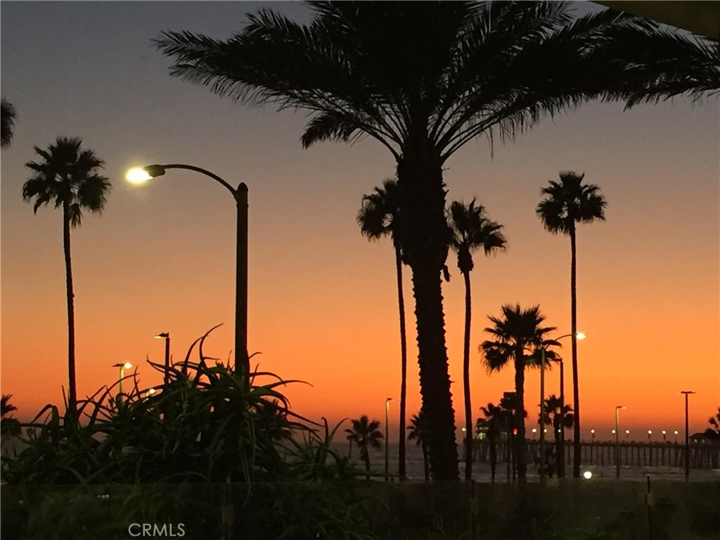 https://media.crmls.org/medias/3668a2db-cb04-4d55-906d-b84892275bd8.jpg?preset=X-Large