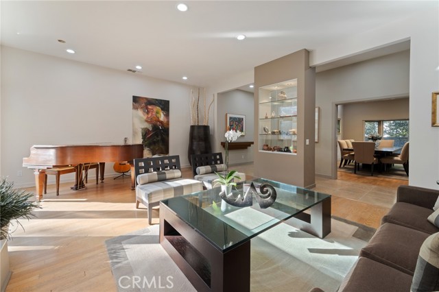 Detail Gallery Image 6 of 54 For 3601 Cananea, Encino,  CA 91436 - 6 Beds | 5/1 Baths