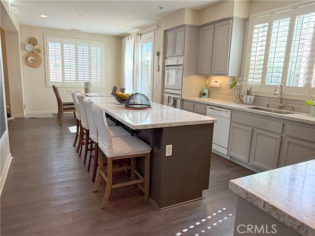 15767 Buck Point Lane, Fontana CA: https://media.crmls.org/medias/36693986-ca0a-4d41-87d6-8f307e22a1ce.jpg