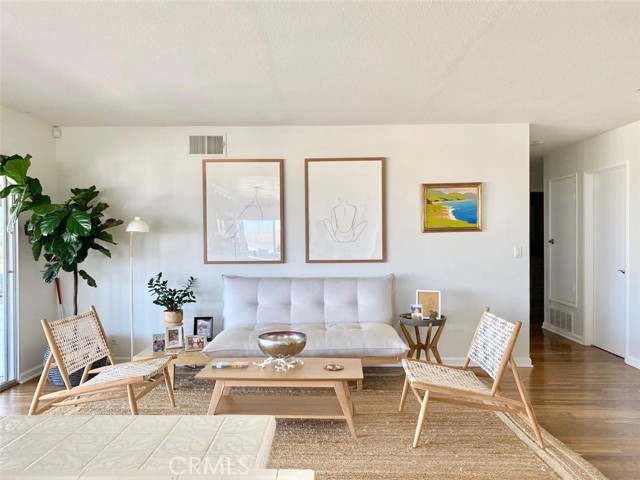 935 Tiller Way, Corona del Mar CA: https://media.crmls.org/medias/36694cf4-d797-467c-8c98-3b79cda2a1ae.jpg