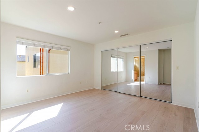 Detail Gallery Image 19 of 26 For 15053 Victory Bld #5,  Van Nuys,  CA 91411 - 2 Beds | 3 Baths