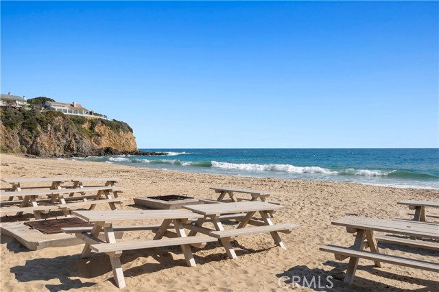 88 Emerald, Laguna Beach CA: https://media.crmls.org/medias/36699a84-bc94-441c-bc0a-b0bd4c7411bd.jpg
