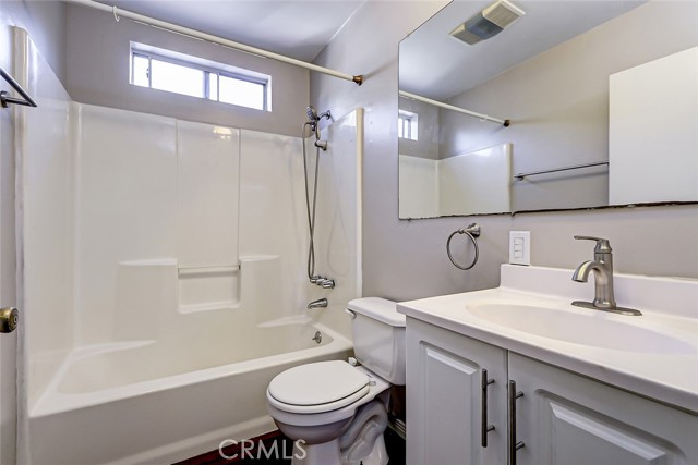 Detail Gallery Image 17 of 27 For 312 N Prospect Ave, Redondo Beach,  CA 90277 - 4 Beds | 2/1 Baths