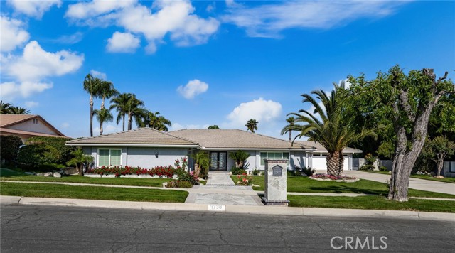 1738 N Ukiah Way, Upland CA: https://media.crmls.org/medias/366a9e88-d123-446d-84cf-e568268909e4.jpg