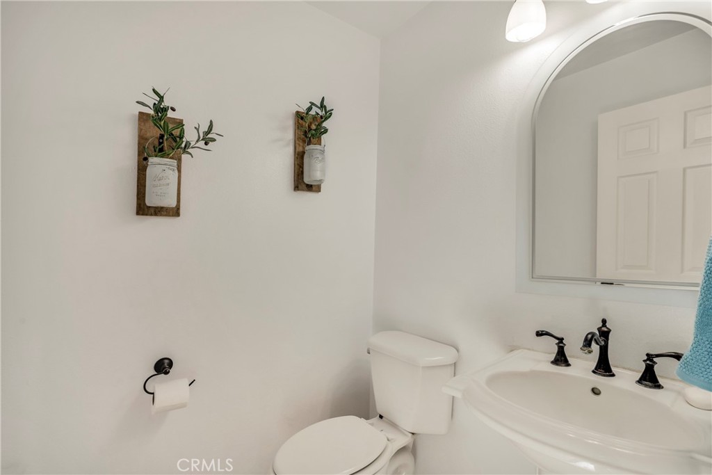 https://media.crmls.org/medias/366b013e-5e06-457f-86f7-8a6f22793f4f.jpg?preset=X-Large