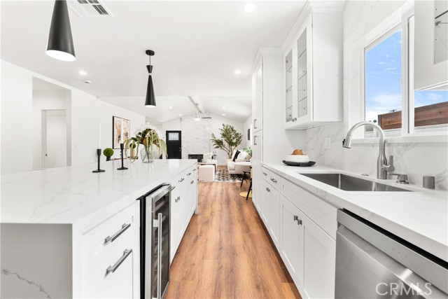 215 E Sierra Madre Avenue, Azusa CA: https://media.crmls.org/medias/366b7539-5158-42ed-85a2-e4aad69db5dd.jpg