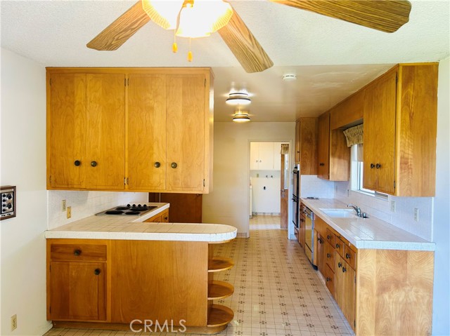 2750 W Devonshire Avenue, Hemet CA: https://media.crmls.org/medias/366b9341-a2d6-404c-9a9b-aade3095e852.jpg