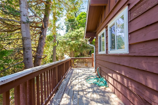 Detail Gallery Image 2 of 40 For 1207 Scenic Way, Rimforest,  CA 92378 - 3 Beds | 2 Baths