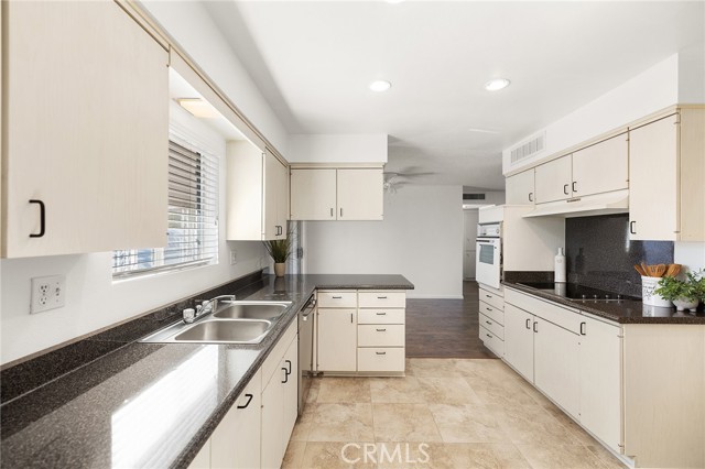 Detail Gallery Image 13 of 38 For 28245 Windsor, Menifee,  CA 92586 - 2 Beds | 2 Baths