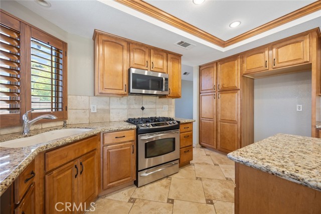 5795 Blackbird Lane, La Verne CA: https://media.crmls.org/medias/366c0f83-679c-471b-944e-39228510e605.jpg
