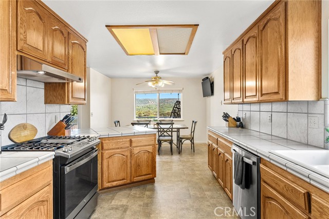 Detail Gallery Image 16 of 53 For 26 Regal Way, Oroville,  CA 95966 - 5 Beds | 3/1 Baths