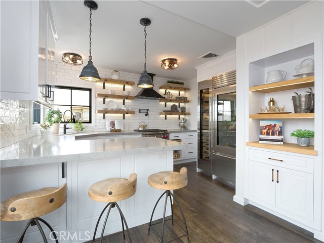 229 Marine Place, Manhattan Beach CA: https://media.crmls.org/medias/366d7bdc-52cd-4a76-a081-1e369302218e.jpg
