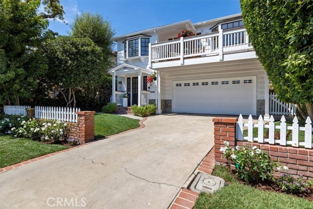 593 26th Street, Manhattan Beach, California 90266, 3 Bedrooms Bedrooms, ,2 BathroomsBathrooms,Residential,Sold,26th,SB22189948