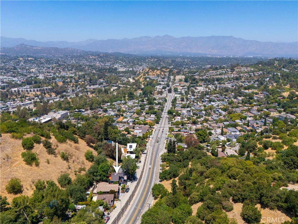 https://media.crmls.org/medias/366fb326-698d-4bde-a572-462f04d01f22.jpg?preset=X-Large