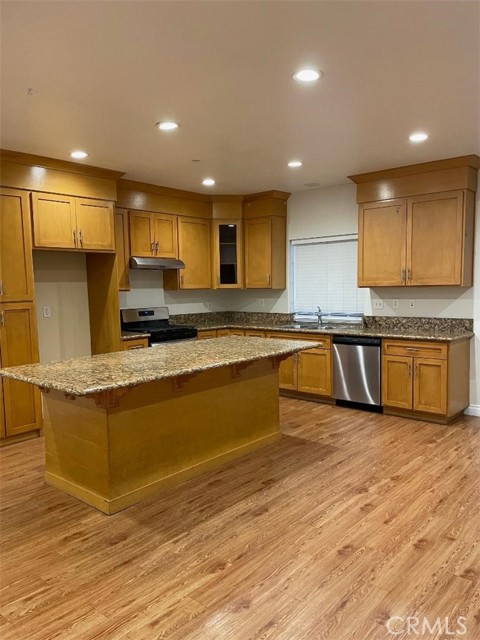 926 W. La Jolla Street, Placentia CA: https://media.crmls.org/medias/36700038-25db-40b3-8257-fc8bf70d363b.jpg