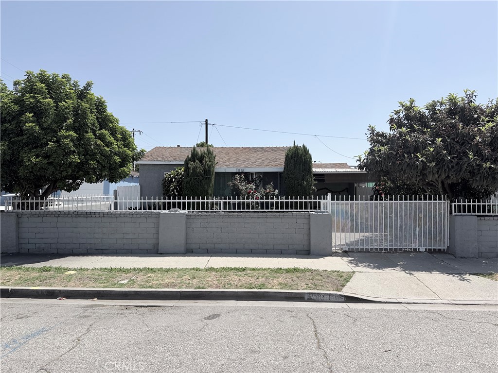 1818 N Rose