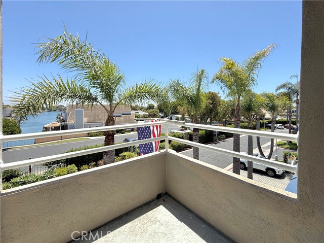 Detail Gallery Image 9 of 28 For 16065 Surprise Ln, Huntington Beach,  CA 92649 - 3 Beds | 3 Baths