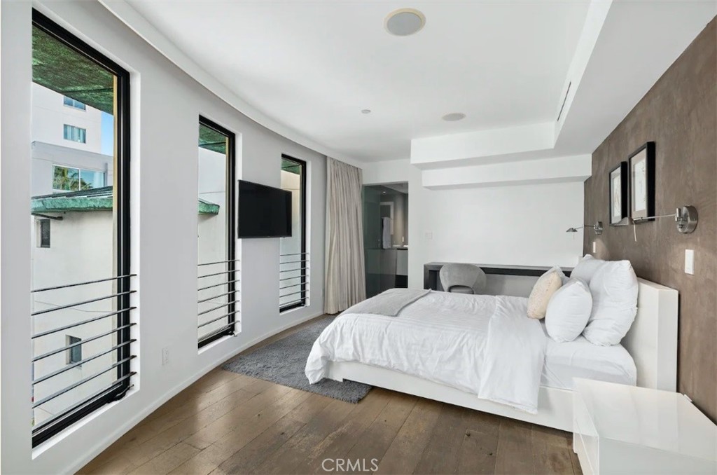 https://media.crmls.org/medias/3672607d-80bb-4499-9cf5-e5112491b4e2.jpg?preset=X-Large