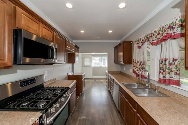 Detail Gallery Image 4 of 21 For 358 E 11th, Upland,  CA 91786 - 2 Beds | 2 Baths