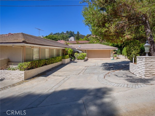 1737 Westridge Road, Los Angeles, California 90049, 3 Bedrooms Bedrooms, ,3 BathroomsBathrooms,Single Family Residence,For Sale,Westridge,BB24176966