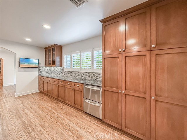 Detail Gallery Image 16 of 60 For 15452 Varden, Sherman Oaks,  CA 91403 - 4 Beds | 4 Baths