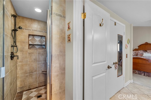 565 Martinique Place, Thousand Oaks CA: https://media.crmls.org/medias/36742742-fd5e-418b-9b55-0d36336fde8d.jpg